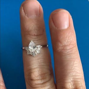 Pear shaped ring size 7